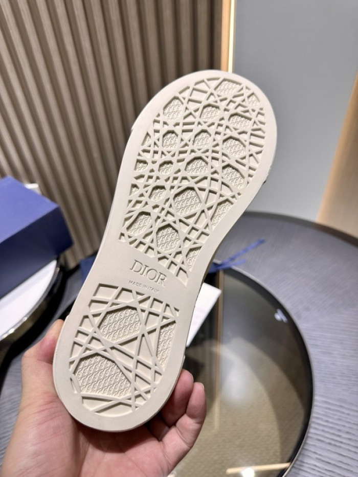 D10R SNEAKER