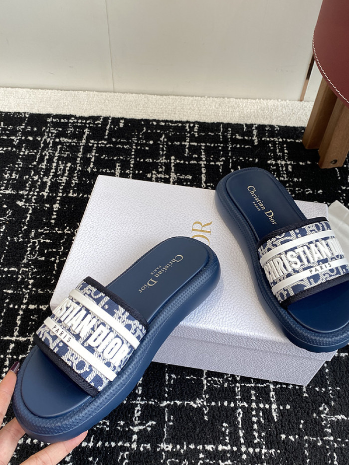 d10r sandal