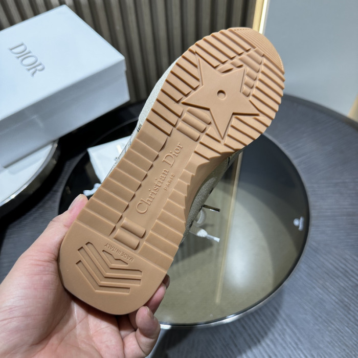 D10R SNEAKER