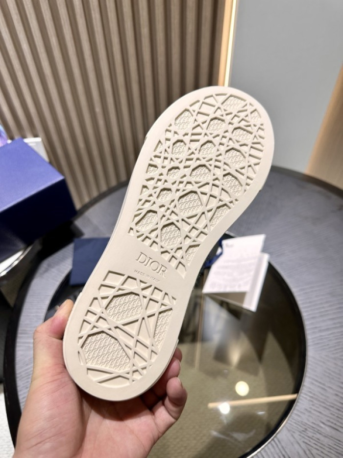 D10R SNEAKER