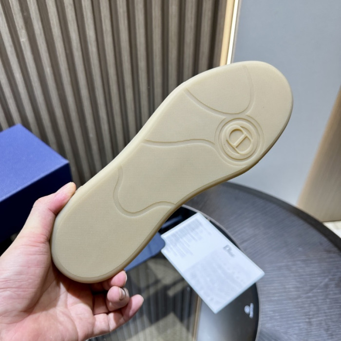 D10R SNEAKER